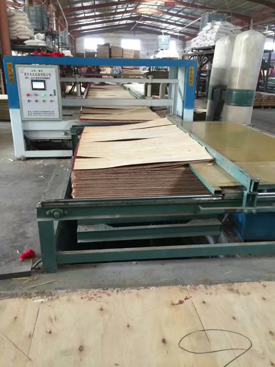 plywood-veneer-paving-machine